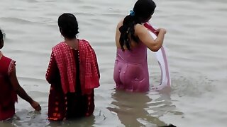 کاکیشین عورت کے گلے  ...