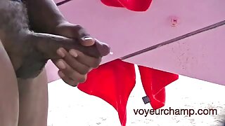 ایک اونچی ایڑی پر اط ...